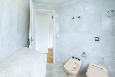 Apartamento à venda com 420m², 4 quartos e 4 vagas Apartamento à venda com 420m², 4 quartos e 4 vagasBanheiro da Suíte 3