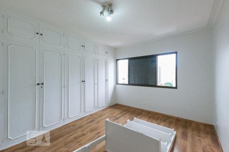 Apartamento à venda com 420m², 4 quartos e 4 vagas Apartamento à venda com 420m², 4 quartos e 4 vagasSuíte 3