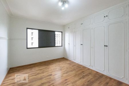 Apartamento à venda com 420m², 4 quartos e 4 vagas Apartamento à venda com 420m², 4 quartos e 4 vagasSuíte 2