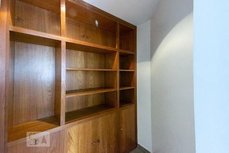 Apartamento à venda com 420m², 4 quartos e 4 vagas Apartamento à venda com 420m², 4 quartos e 4 vagasDespensa 1