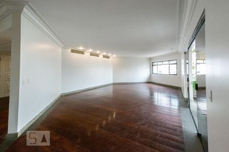Sala 1 de apartamento para alugar com 4 quartos, 420m² em Moema, São Paulo