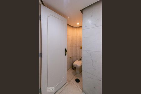 Apartamento à venda com 420m², 4 quartos e 4 vagas Apartamento à venda com 420m², 4 quartos e 4 vagasBanheiro Social