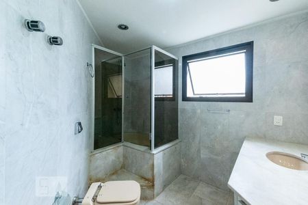 Apartamento à venda com 420m², 4 quartos e 4 vagas Apartamento à venda com 420m², 4 quartos e 4 vagasBanheiro da Suíte 3