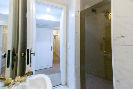 Apartamento à venda com 420m², 4 quartos e 4 vagas Apartamento à venda com 420m², 4 quartos e 4 vagasBanheiro 2 Suíte 1