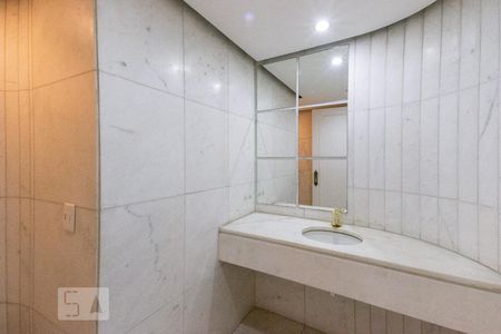 Apartamento à venda com 420m², 4 quartos e 4 vagas Apartamento à venda com 420m², 4 quartos e 4 vagasBanheiro Social