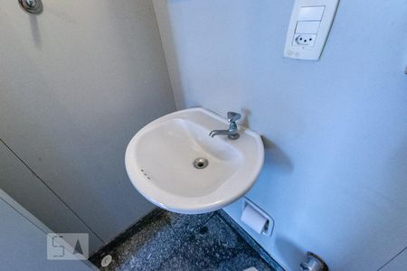 Apartamento à venda com 420m², 4 quartos e 4 vagas Apartamento à venda com 420m², 4 quartos e 4 vagasBanheiro de Serviço - Torneira