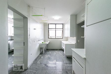 Apartamento à venda com 420m², 4 quartos e 4 vagas Apartamento à venda com 420m², 4 quartos e 4 vagasÁrea de Serviço