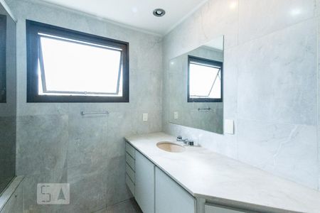 Apartamento à venda com 420m², 4 quartos e 4 vagas Apartamento à venda com 420m², 4 quartos e 4 vagasBanheiro da Suíte 3