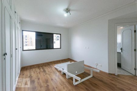 Apartamento à venda com 420m², 4 quartos e 4 vagas Apartamento à venda com 420m², 4 quartos e 4 vagasSuíte 3