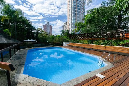 Apartamento à venda com 420m², 4 quartos e 4 vagas Apartamento à venda com 420m², 4 quartos e 4 vagasPiscina