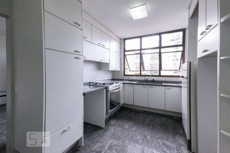 Apartamento à venda com 420m², 4 quartos e 4 vagas Apartamento à venda com 420m², 4 quartos e 4 vagasCozinha