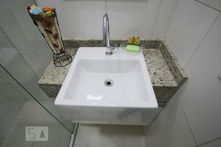 Banheiro de kitnet/studio para alugar com 1 quarto, 28m² em Bela Vista, São Paulo
