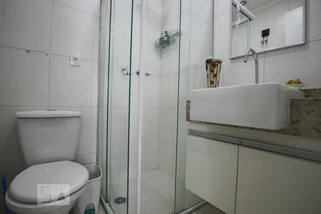 Banheiro de kitnet/studio para alugar com 1 quarto, 28m² em Bela Vista, São Paulo