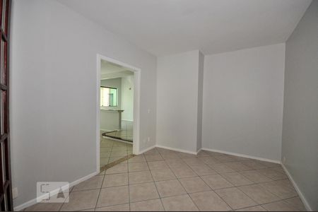 Casa de condomínio à venda com 480m², 5 quartos e 2 vagasSala de TV