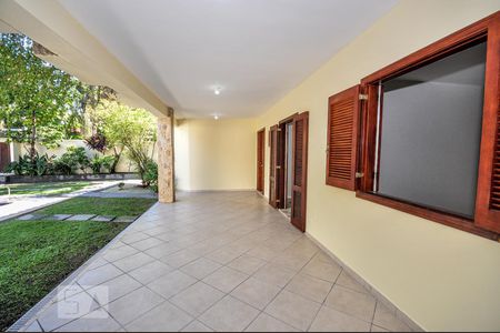 Casa de condomínio à venda com 480m², 5 quartos e 2 vagasVaranda - Entrada Sala