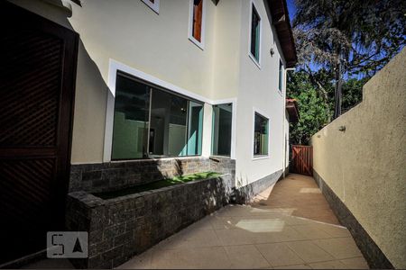 Casa de condomínio à venda com 480m², 5 quartos e 2 vagasÁrea Externa - Lateral Casa