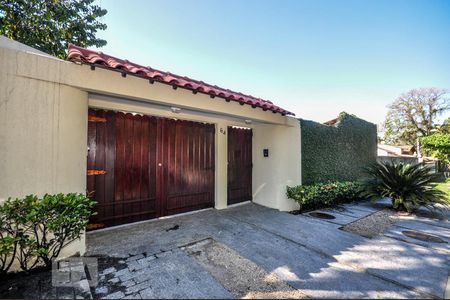 Casa de condomínio à venda com 480m², 5 quartos e 2 vagasFachada - Rua 