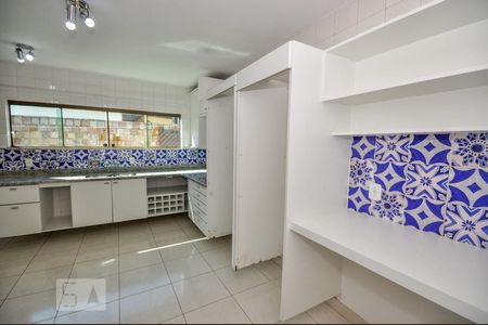 Casa de condomínio à venda com 480m², 5 quartos e 2 vagasCozinha