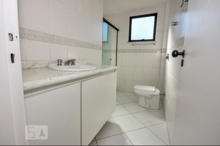 Casa de condomínio à venda com 480m², 5 quartos e 2 vagasBanheiro Social 2