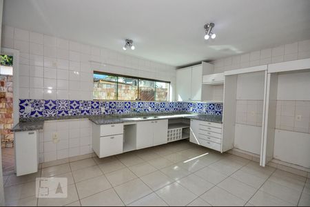 Casa de condomínio à venda com 480m², 5 quartos e 2 vagasCozinha