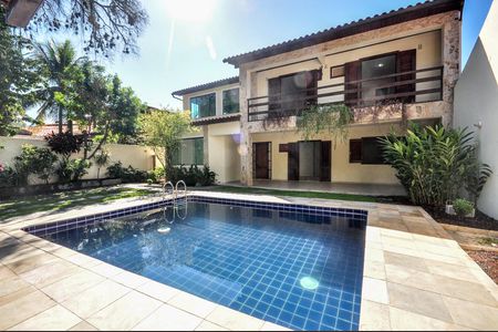 Casa de condomínio à venda com 480m², 5 quartos e 2 vagasFachada - Piscina