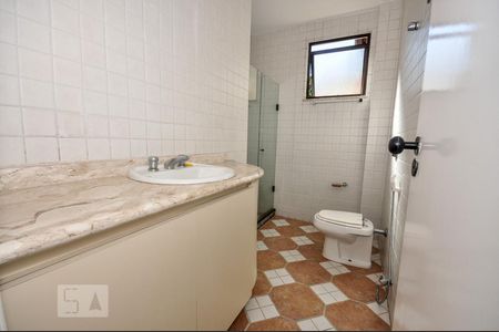 Casa de condomínio à venda com 480m², 5 quartos e 2 vagasBanheiro Social 1