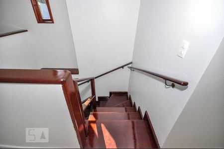 Casa de condomínio à venda com 480m², 5 quartos e 2 vagasEscada Acesso 2o Andar