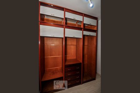 Casa de condomínio à venda com 480m², 5 quartos e 2 vagasCloset Suíte