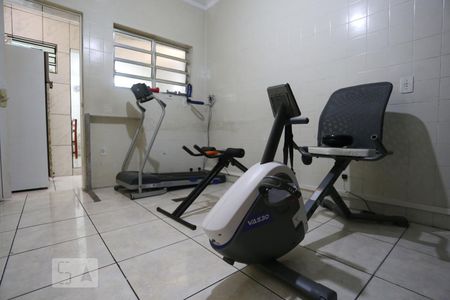 sala de musculação de casa para alugar com 2 quartos, 120m² em Butantã, São Paulo
