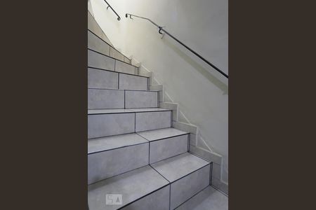 escadas de casa para alugar com 2 quartos, 120m² em Butantã, São Paulo