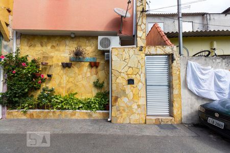 Casa para alugar com 200m², 3 quartos e 3 vagasFachada