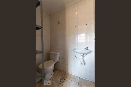 Banheiro de Serviço  de apartamento à venda com 3 quartos, 103m² em Vila das Hortências, Jundiaí