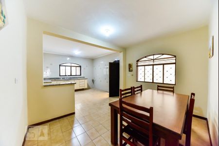 Casa para alugar com 150m², 3 quartos e 2 vagas Casa para alugar com 150m², 3 quartos e 2 vagasCozinha