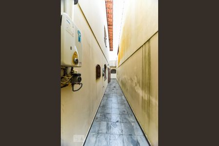 Casa para alugar com 150m², 3 quartos e 2 vagas Casa para alugar com 150m², 3 quartos e 2 vagasCorredor Lateral