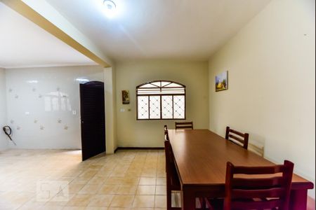 Casa para alugar com 150m², 3 quartos e 2 vagas Casa para alugar com 150m², 3 quartos e 2 vagasCozinha