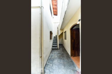 Casa para alugar com 150m², 3 quartos e 2 vagas Casa para alugar com 150m², 3 quartos e 2 vagasCorredor Lateral