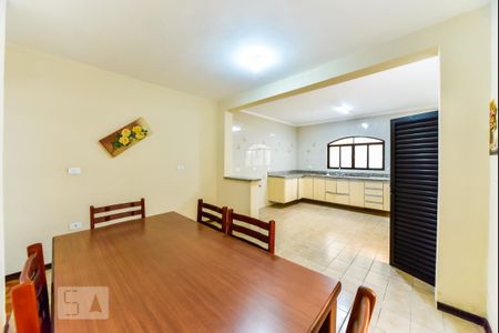 Casa para alugar com 150m², 3 quartos e 2 vagas Casa para alugar com 150m², 3 quartos e 2 vagasCozinha