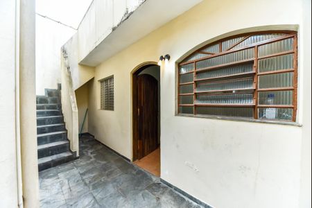 Casa para alugar com 150m², 3 quartos e 2 vagas Casa para alugar com 150m², 3 quartos e 2 vagasCorredor Lateral