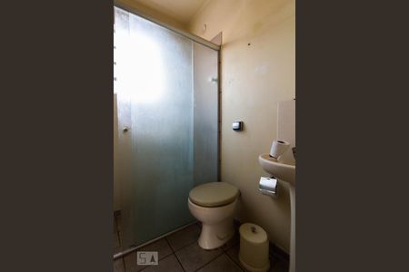 Banheiro de apartamento à venda com 2 quartos, 70m² em Menino Deus, Porto Alegre