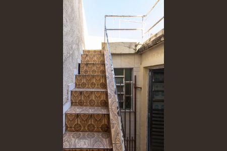 Casa à venda com 95m², 2 quartos e 1 vaga Casa à venda com 95m², 2 quartos e 1 vagaEscada