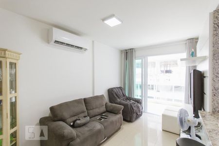 Sala de apartamento para alugar com 2 quartos, 78m² em Jacarepaguá, Rio de Janeiro