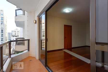 Apartamento para alugar com 155m², 4 quartos e 2 vagasVaranda