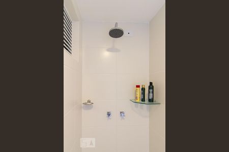 Banheiro de kitnet/studio para alugar com 1 quarto, 40m² em Rebouças, Curitiba