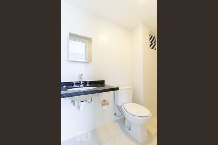 Banheiro de kitnet/studio para alugar com 1 quarto, 40m² em Rebouças, Curitiba