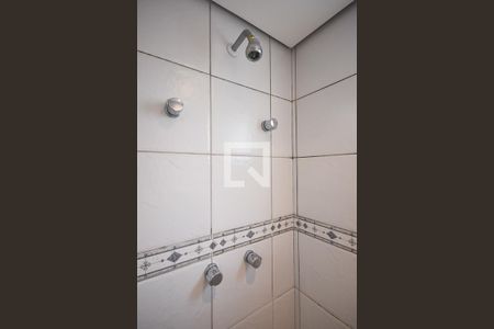 Apartamento à venda com 80m², 2 quartos e 2 vagas Apartamento à venda com 80m², 2 quartos e 2 vagasChuveiro do banheiro da suíte 1