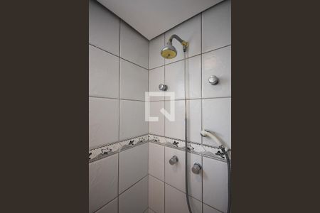 Apartamento à venda com 80m², 2 quartos e 2 vagas Apartamento à venda com 80m², 2 quartos e 2 vagasChuveiro do banheiro da suíte 2