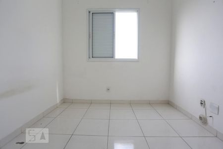 Quarto 01 de apartamento para alugar com 2 quartos, 52m² em Umuarama, Osasco