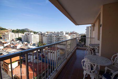 Apartamento à venda com 120m², 3 quartos e 1 vaga Apartamento à venda com 120m², 3 quartos e 1 vagaVaranda
