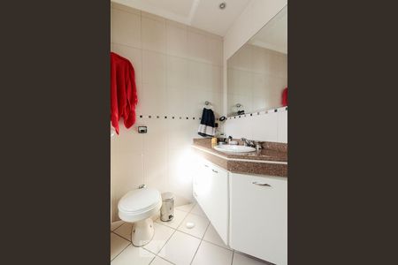 Casa à venda com 400m², 4 quartos e 4 vagas Casa à venda com 400m², 4 quartos e 4 vagasBanheiro