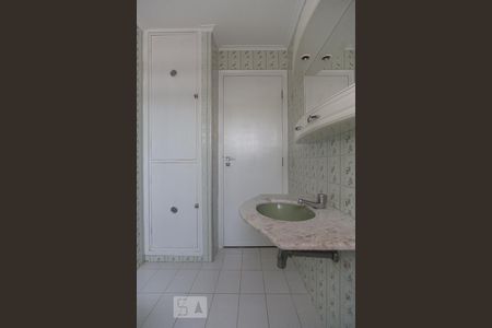 Banheiro de apartamento para alugar com 2 quartos, 65m² em Centro, Campinas